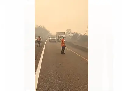 Fogo impõe controle de tráfego na BR 262