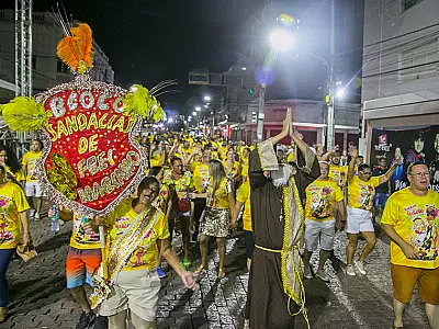 Abadás do Sandálias de Frei Mariano já estão à venda; bloco desfila dia 15