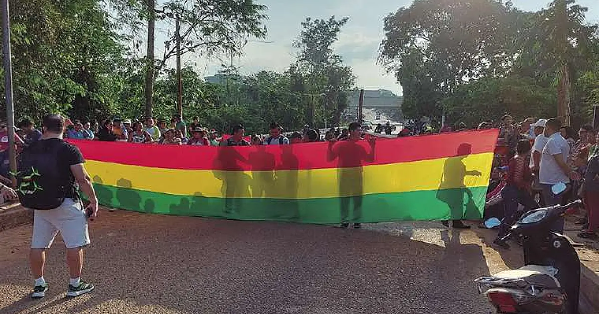 Governo cede ao protesto de Beni e negocia a ponte com o Brasil