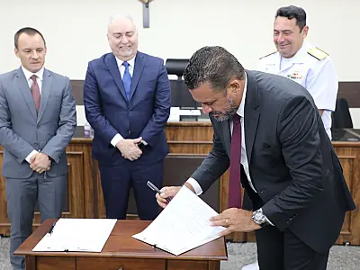 Presidente do TJ entrega melhorias e assina parcerias em Corumbá