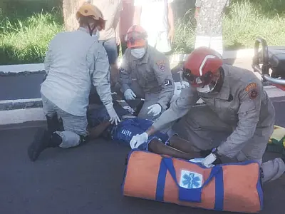 Homem fica ferido em acidente com bicicleta elétrica na Avenida Gaturama