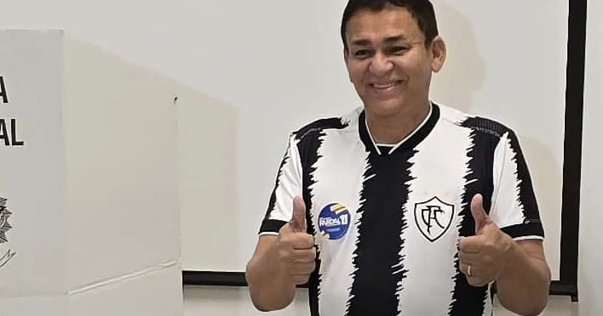 Pardal vota e diz que vai acompanhar apuração em casa
