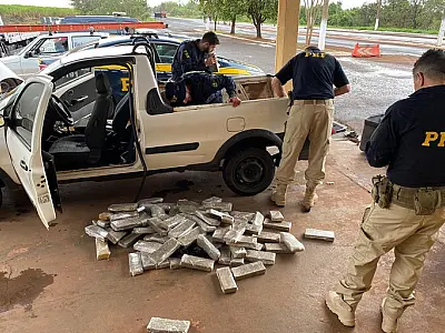 PRF apreende 104 Kg de maconha e skunk em Nova Alvorada do Sul