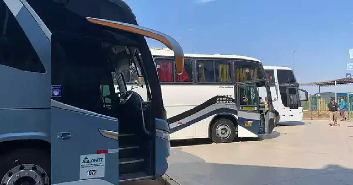 PRF apreende dois ônibus irregulares com destino à Bolívia