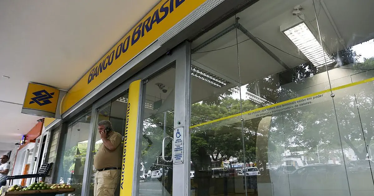 Agências bancárias voltam a ter expediente normal