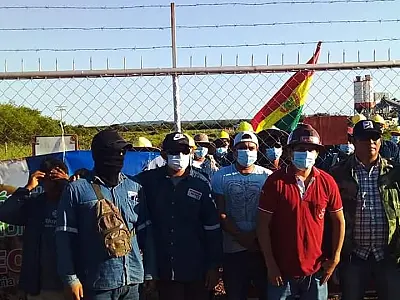 Bolivianos bloqueiam planta siderúrgica em protesto por melhores salários