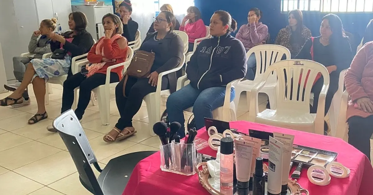 Workshop gratuito de Maquiagem promove autoestima para mulheres de Ladário