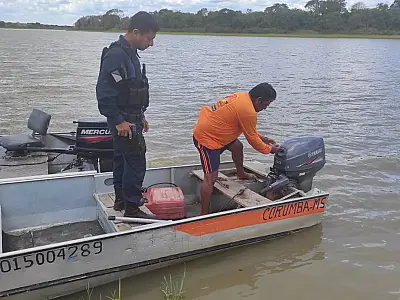 Ladrão abandona barco furtado e cartões de crédito durante fuga