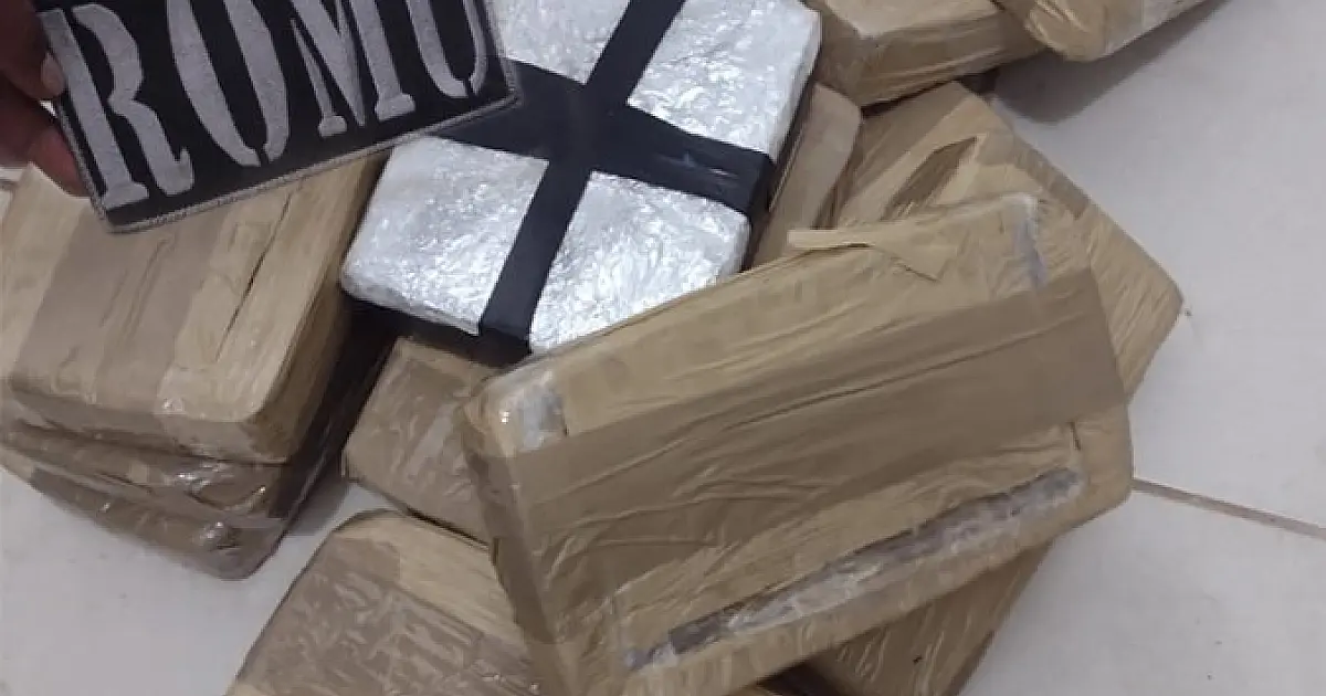 Passageiros de ônibus que saíram de Corumbá são presos com 30 kg de cocaína