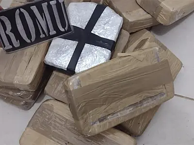 Passageiros de ônibus que saíram de Corumbá são presos com 30 kg de cocaína