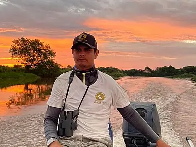 Guia aprendeu idiomas por conta própria para fortaleces turismo no Pantanal
