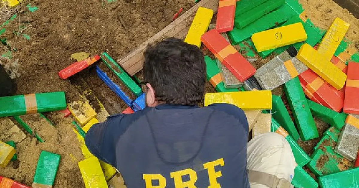 Motorista é preso com 2,4 toneladas de maconha que seguiam para Goiás