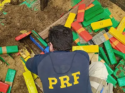 Motorista é preso com 2,4 toneladas de maconha que seguiam para Goiás