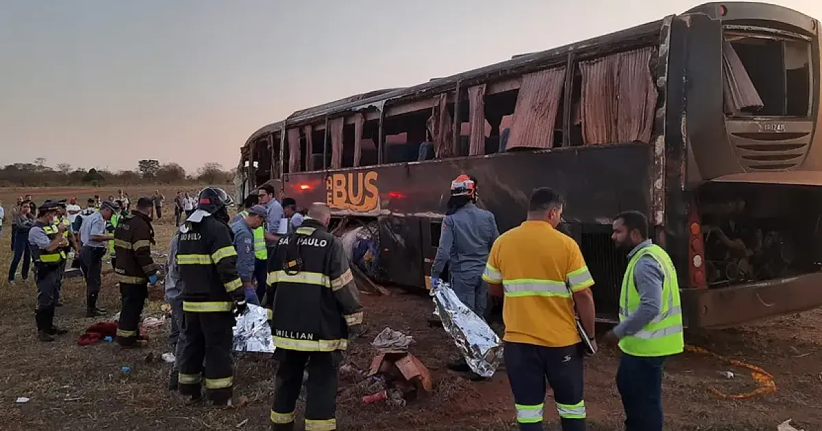 Dois morreram e 20 ficaram feridos em ônibus que saiu de Corumbá e tombou em SP