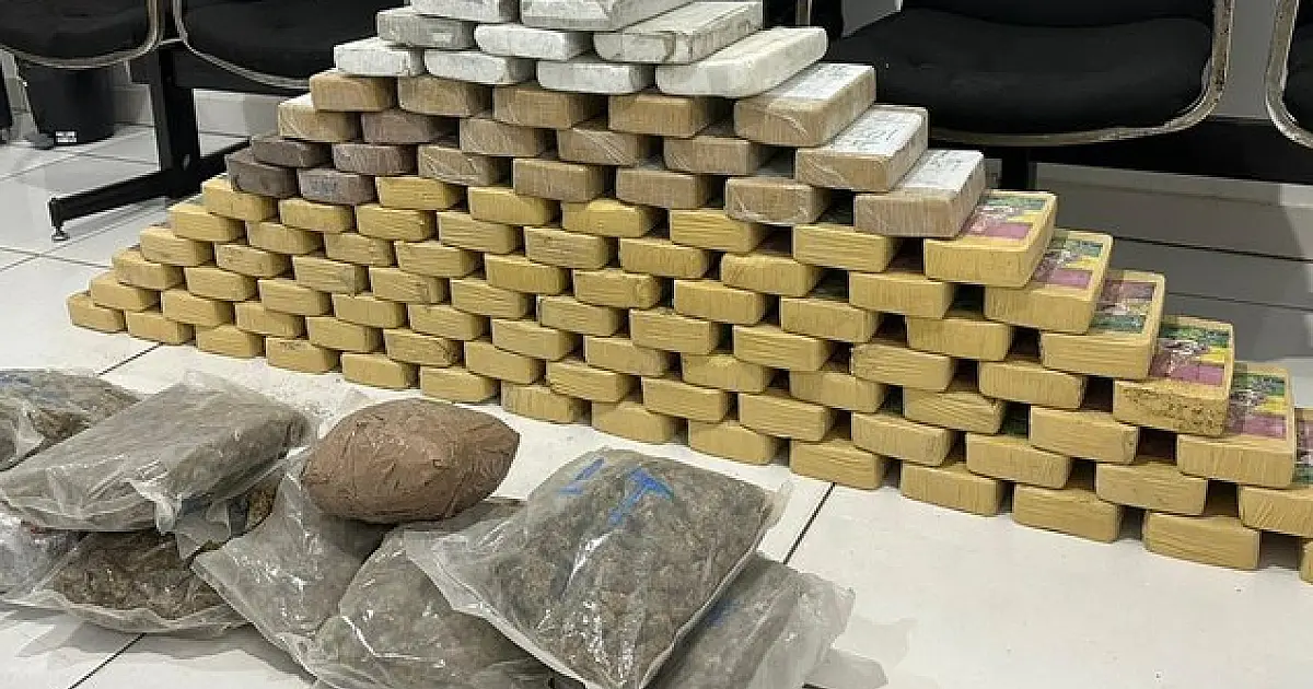 Caminhão que saiu de Corumbá é flagrado com cocaína e skunk na BR 262