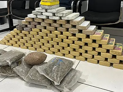 Caminhão que saiu de Corumbá é flagrado com cocaína e skunk na BR 262