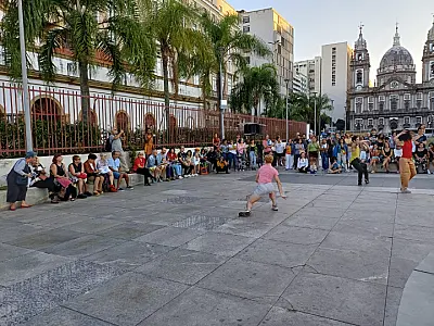 Bailarino da Cia de Dança do Pantanal se apresenta com artistas da República Tcheca e Ucrânia
