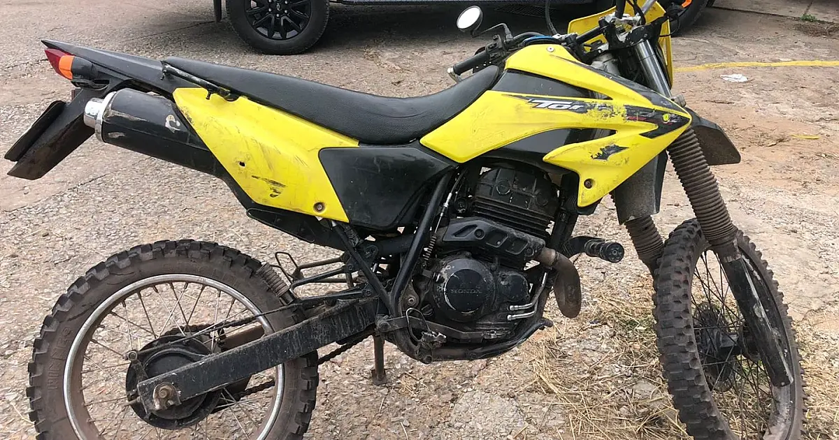 Motocicleta furtada em 2021 é recuperada no bairro Guarani