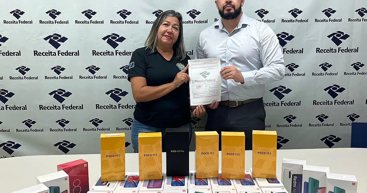 Receita Federal doa 60 celulares ao programa Vale Universidade