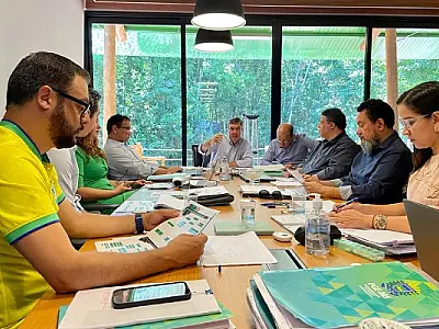 Governador eleito retoma agenda após cirurgia no joelho