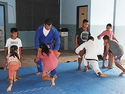 Projeto da Guarda Civil ensina jiu-jitsu para crianças e adolescentes de Corumbá