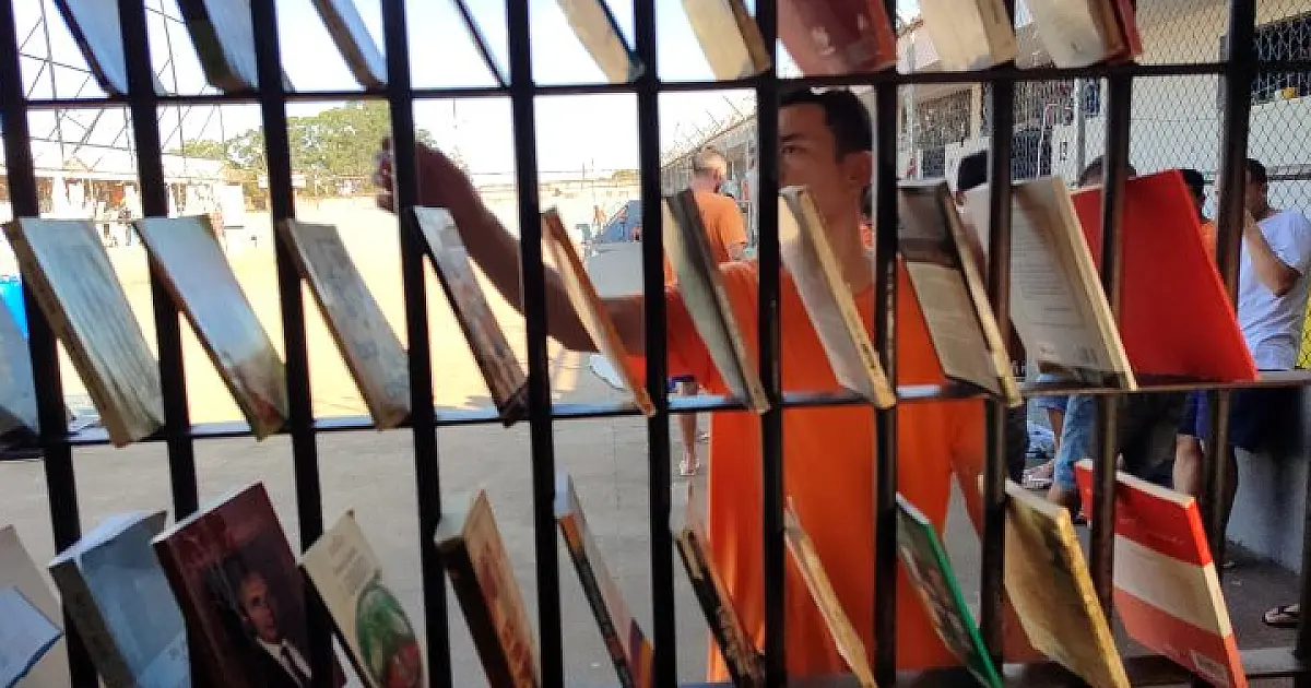 Oficinas de Leitura faz detentos trocarem tempo ocioso por conhecimento em MS