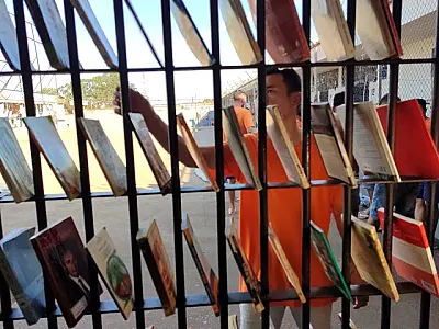 Oficinas de Leitura faz detentos trocarem tempo ocioso por conhecimento em MS