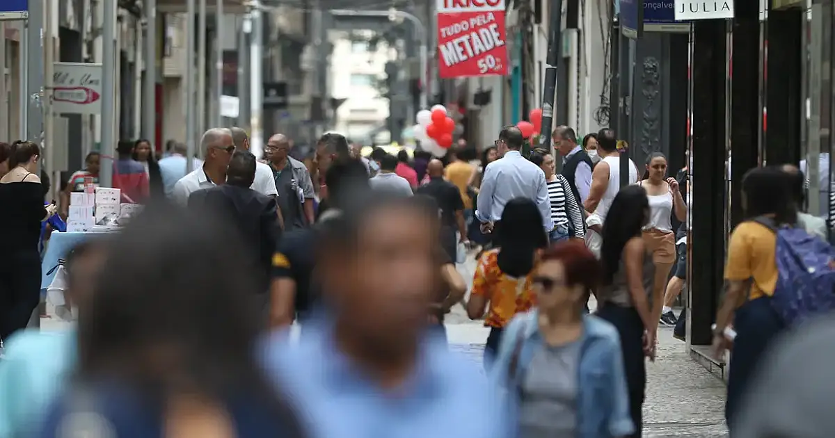 População no Brasil cresce em ritmo menor e está envelhecendo
