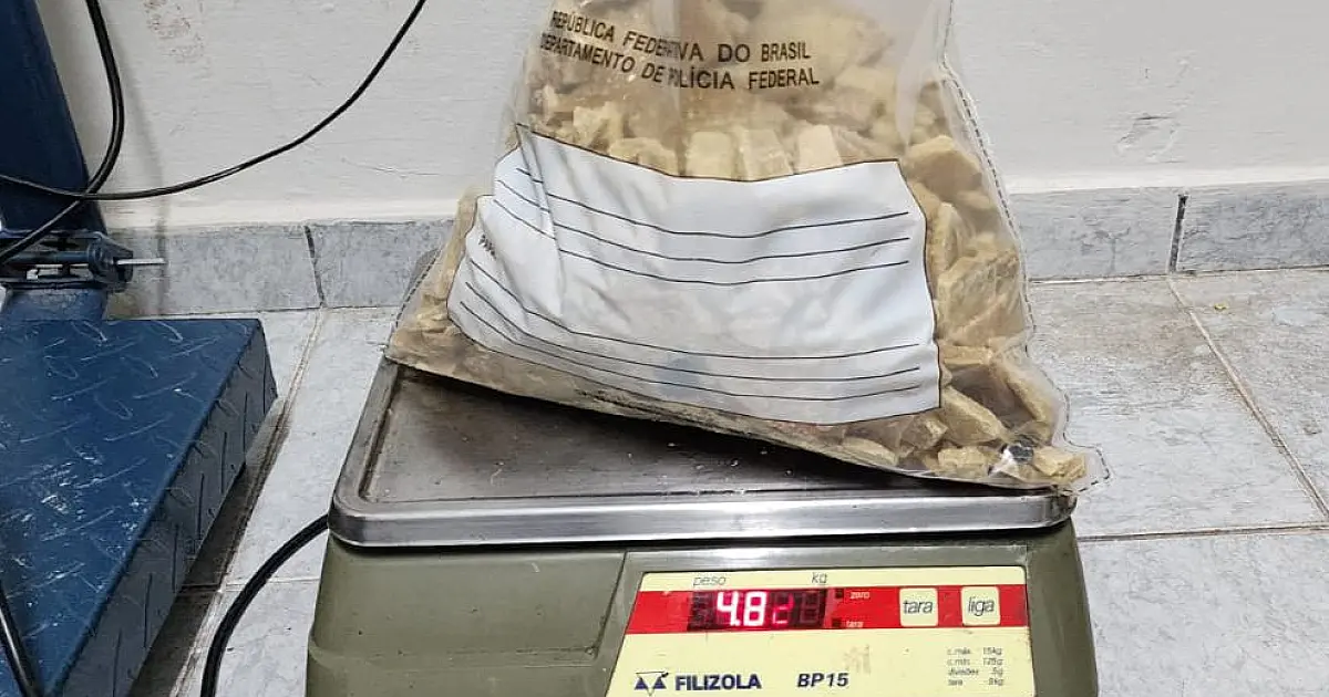 Boliviana é presa com mais 4 kg de cocaína em bagagem