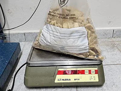 Boliviana é presa com mais 4 kg de cocaína em bagagem