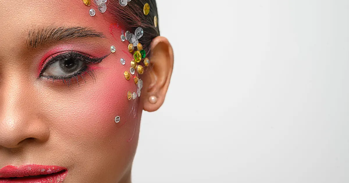 Prepare-se para brilhar: 5 dicas de make para arrasar no Carnaval