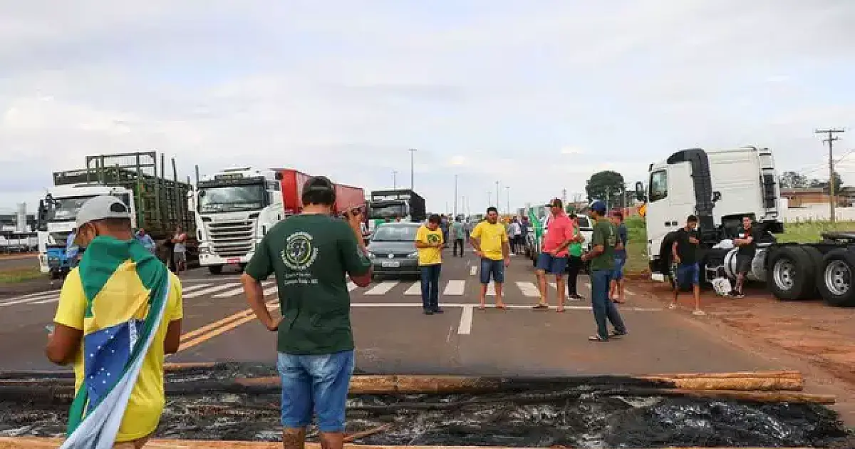 Sobe para 15 os trechos bloqueados por manifestantes em rodovias de MS