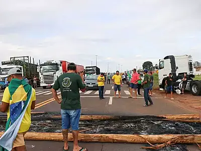 Sobe para 15 os trechos bloqueados por manifestantes em rodovias de MS