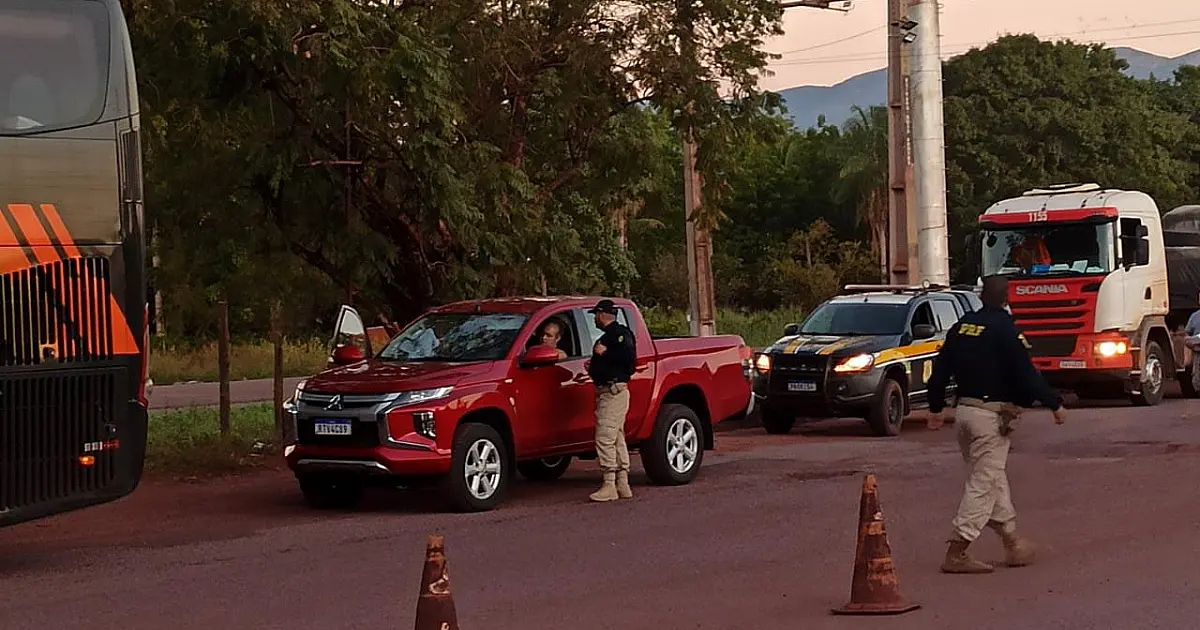 Carro alugado que seria vendido na Bolívia é recuperado na BR 262