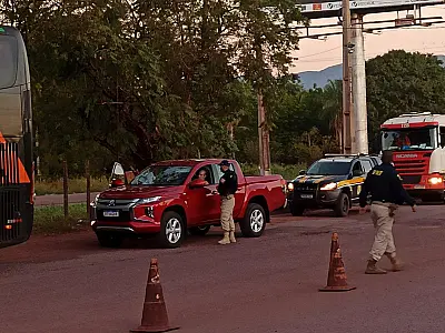 Carro alugado que seria vendido na Bolívia é recuperado na BR 262