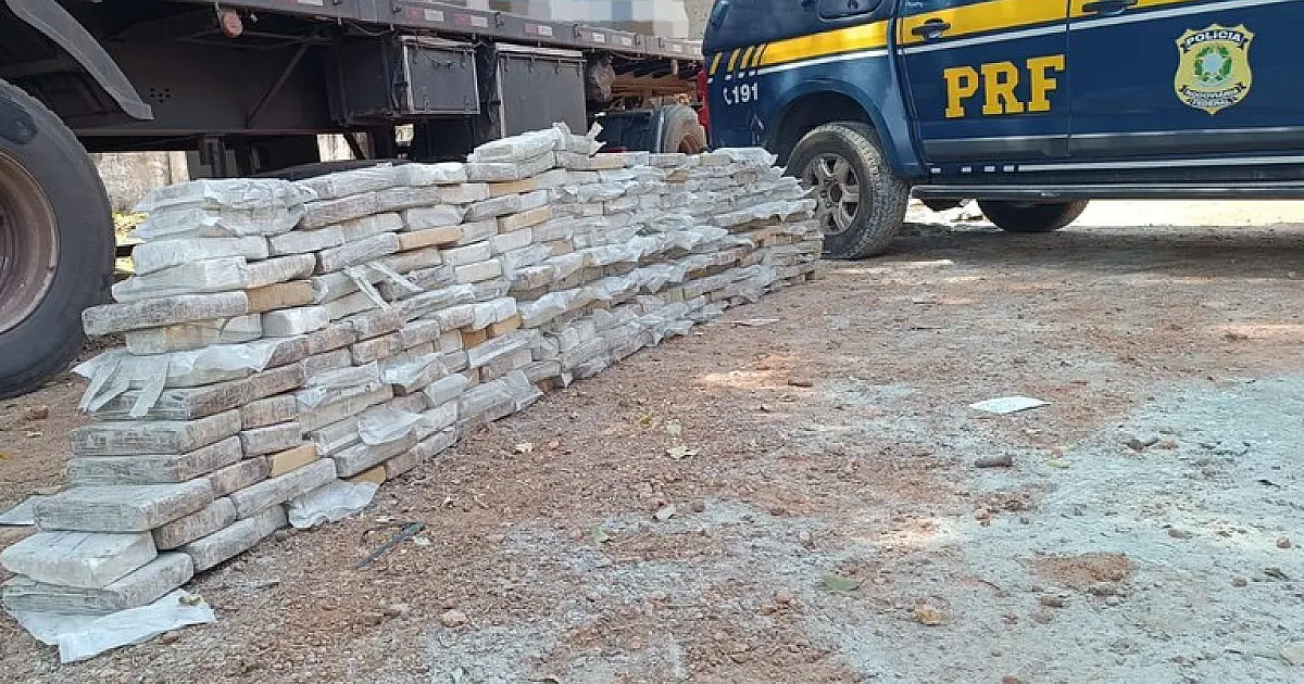 PRF aprende 298 kg de cocaína em carga de cimento que saiu de Corumbá