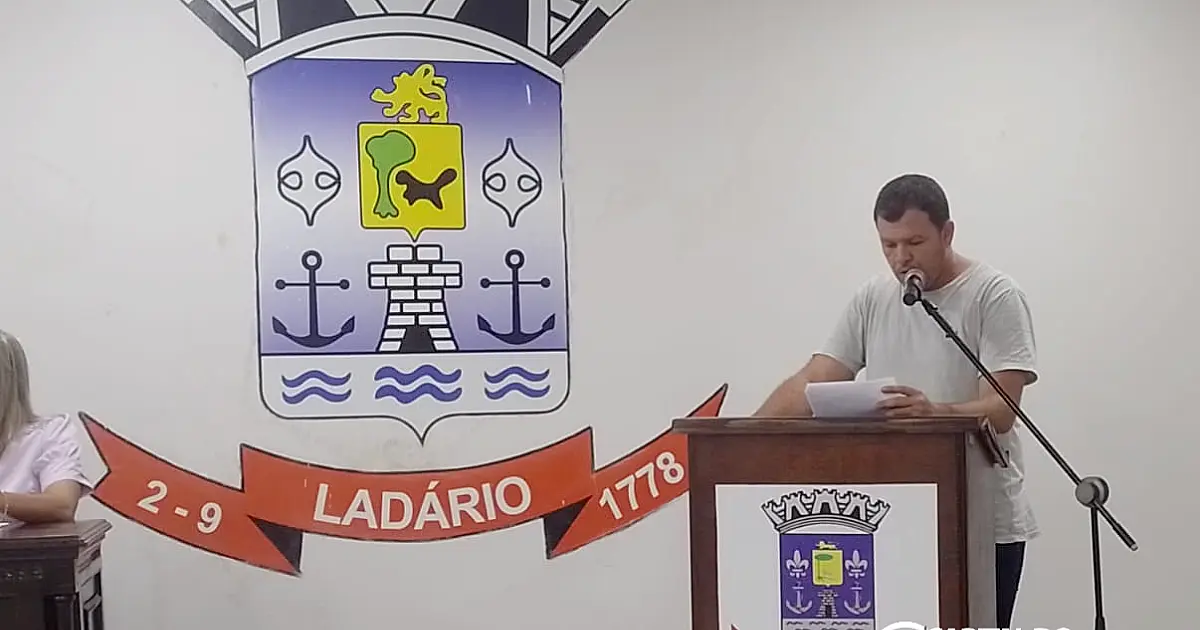 Vereador solicita manutenção em praças de Ladário