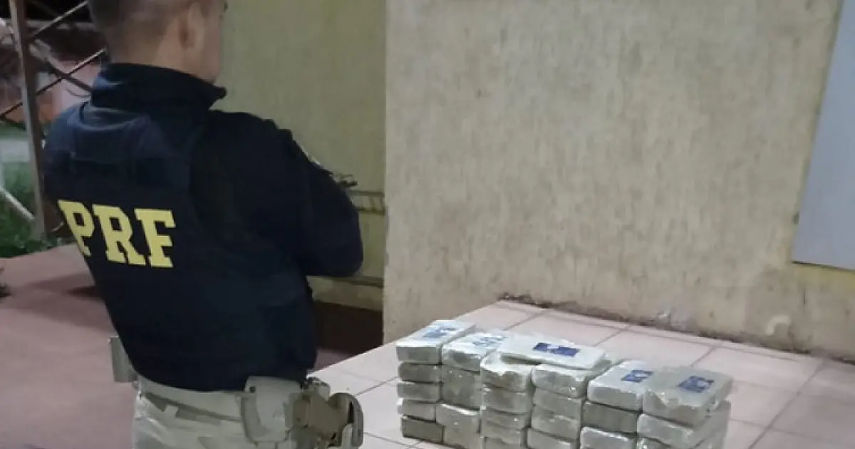 Bolivianos são presos com mais de 30 quilos de cocaína em sacos de milho
