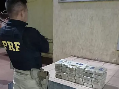 Bolivianos são presos com mais de 30 quilos de cocaína em sacos de milho