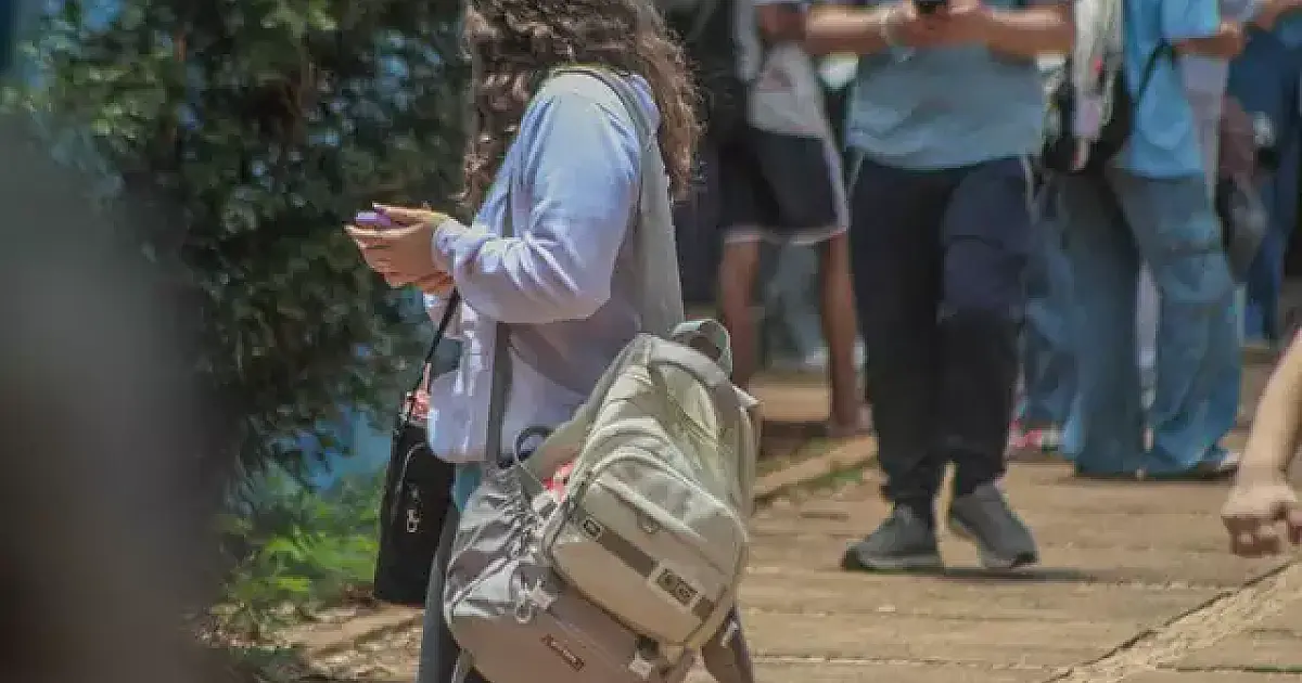 No 1&ordm; ano de celular proibido nas escolas, reprovações têm queda recorde em MS