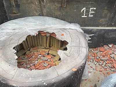 Caminhoneiro é flagrado com maconha escondida em bancos e mesas de concreto