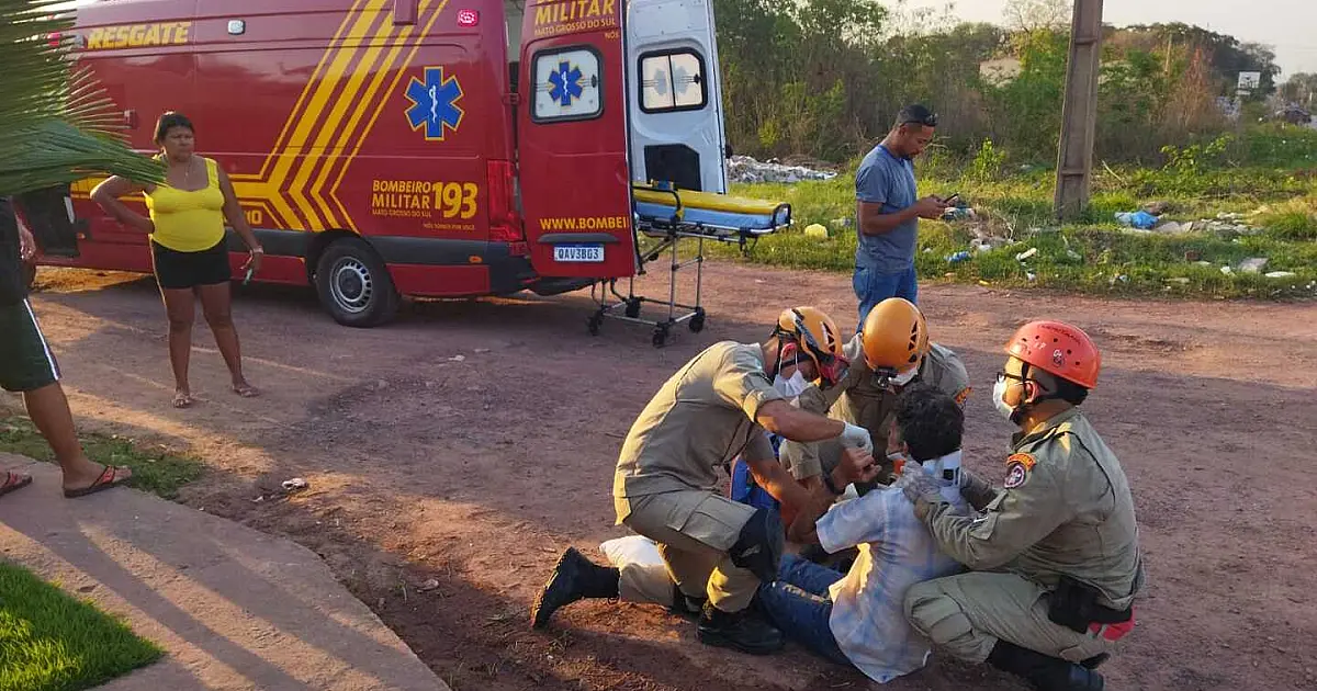 Colisão entre carro e moto deixa idoso ferido em Ladário