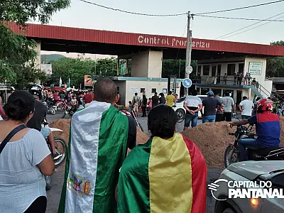 Greve na Bolívia completa 10 dias e fronteira segue fechada