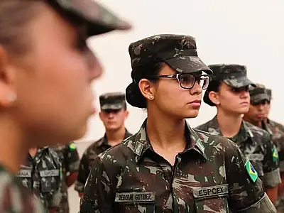 Mulheres poderão se alistar no serviço militar aos 18 anos