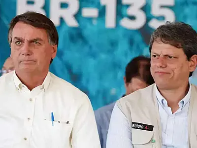 Bolsonaro recebe Tarcísio no Planalto em meio a definição de estratégias
