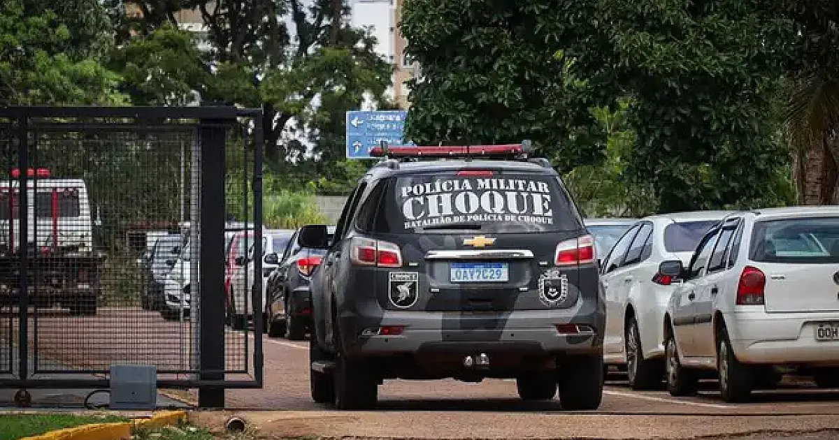 A serviço do tráfico, policiais levavam droga em viatura