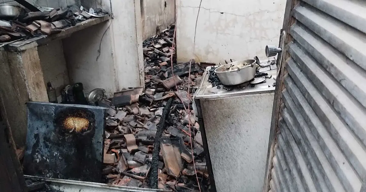 Fogo destrói casa no bairro Guaicurus
