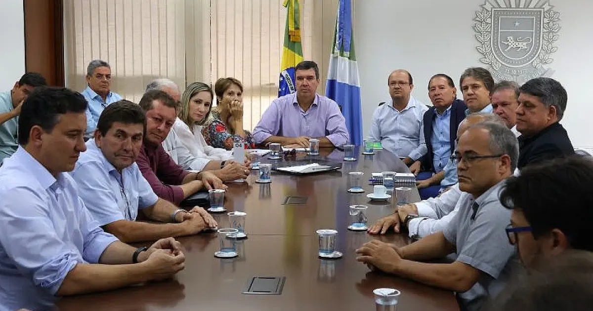 Governador recebe grupo de prefeitos para ouvir demandas dos municípios