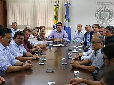 Governador recebe grupo de prefeitos para ouvir demandas dos municípios