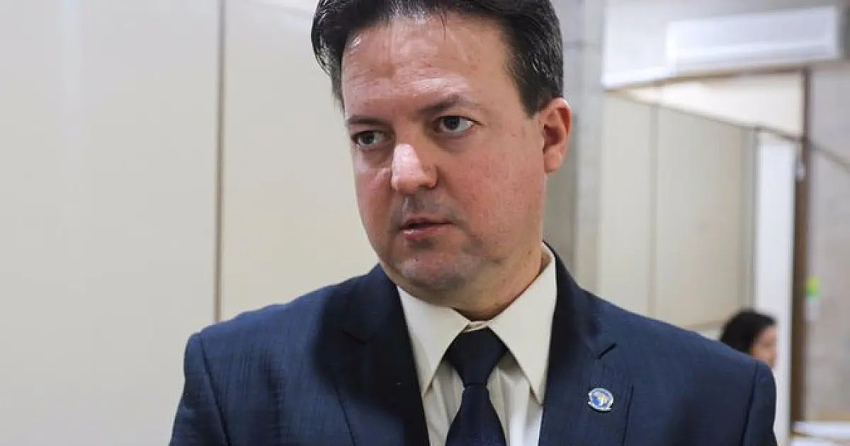 Ex-chefe da Polícia Civil que atirou contra garota em briga de trânsito é denunciado por 6 crimes
